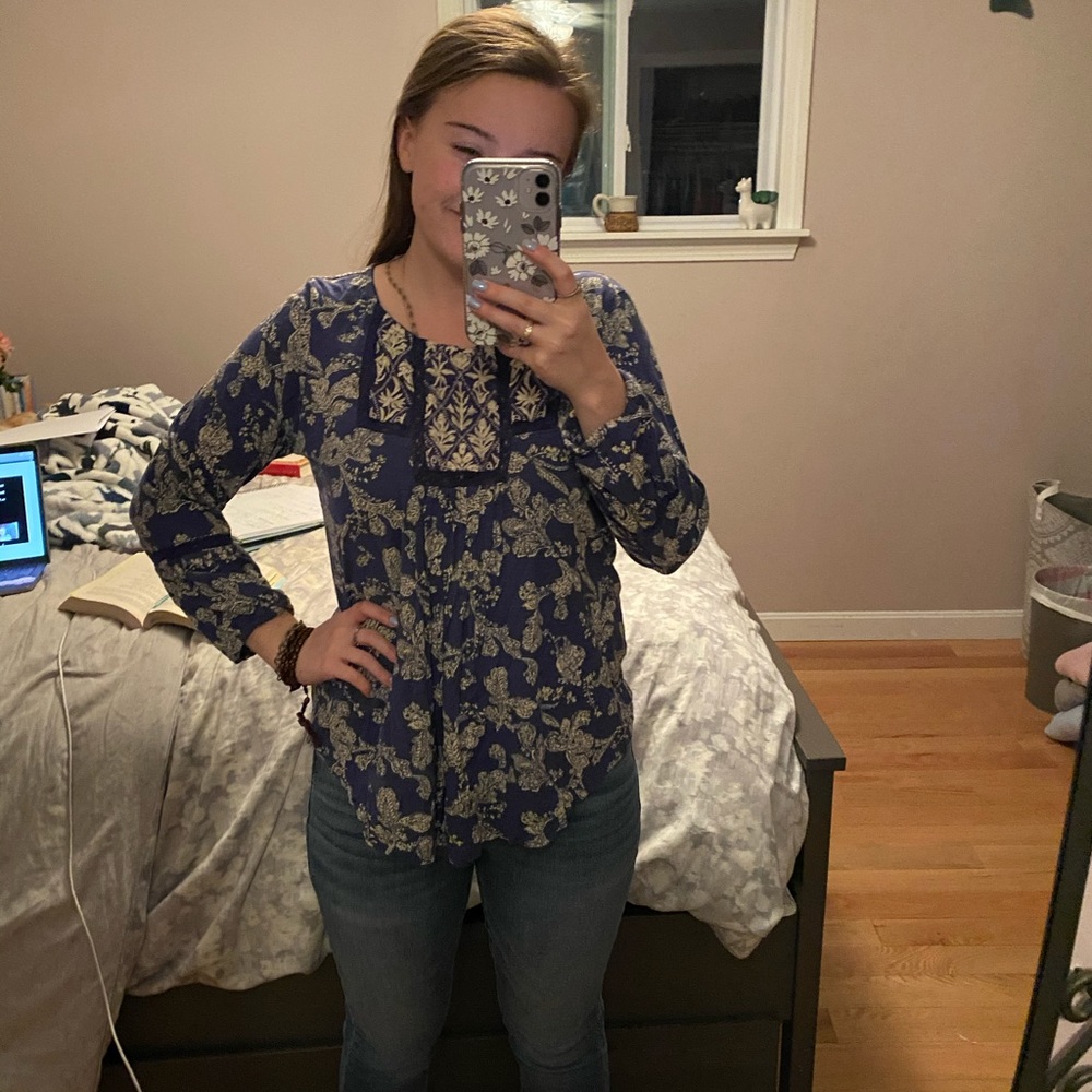 Lucky Brand blue/off white lacy floral blouse